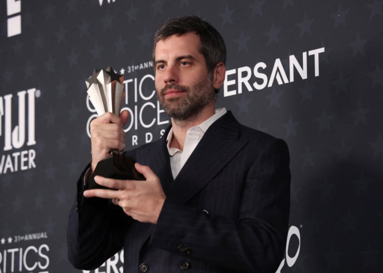 "Sonhos de Trem" é o segundo trabalho de Veloso nos Estados Unidos