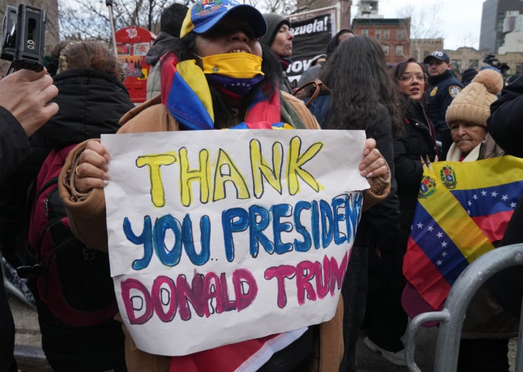 Defensores da prisão celebraram do lado de fora do tribunal nos Estados Unidos