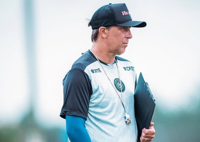 Novo técnico da equipe é o folclórico Paulo Baier