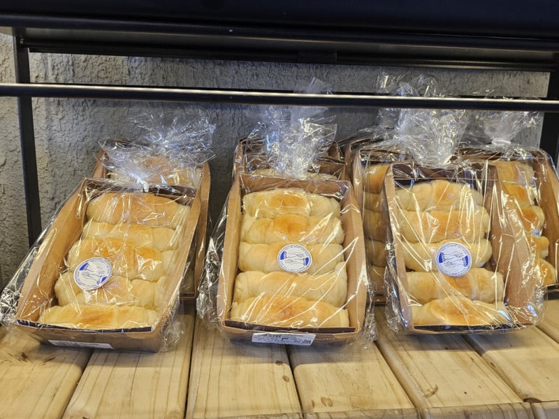 As vigilantes e medialunas s&atilde;o os carros-chefes em todas as lojas<br />Foto: Jamil Aiquel/Especial/JC