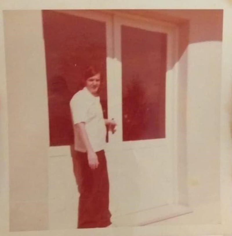 Claudio Goldani na porta do restaurante Maquin&eacute; h&aacute; 55 anos<br />Foto: Arquivo Pessoal/JC