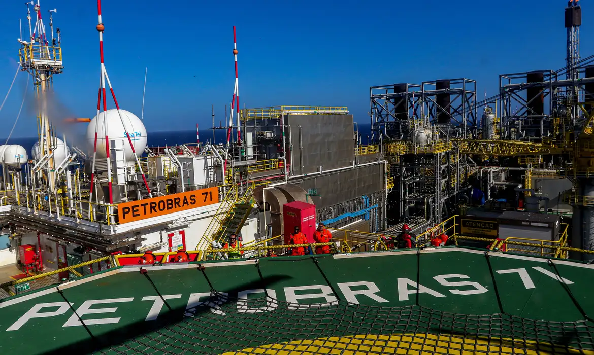 Foram extraídos 3,773 milhões de barris por dia de petróleo em novembro, queda de 6,4% frente a outubro