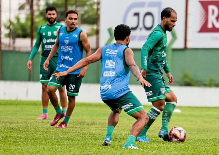 Goleiro veterano e novos talentos são a aposta do Periquito