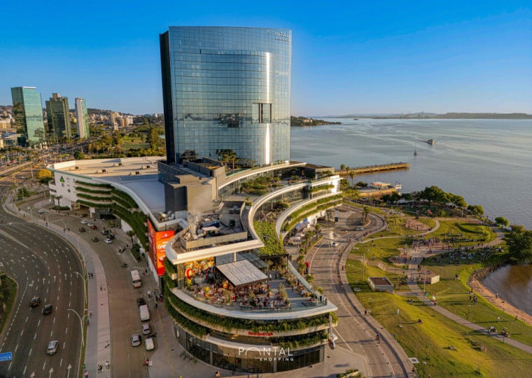 Empreendimento foi aberto em 2023 em &aacute;rea que fica de frente para a orla do Gua&iacute;ba