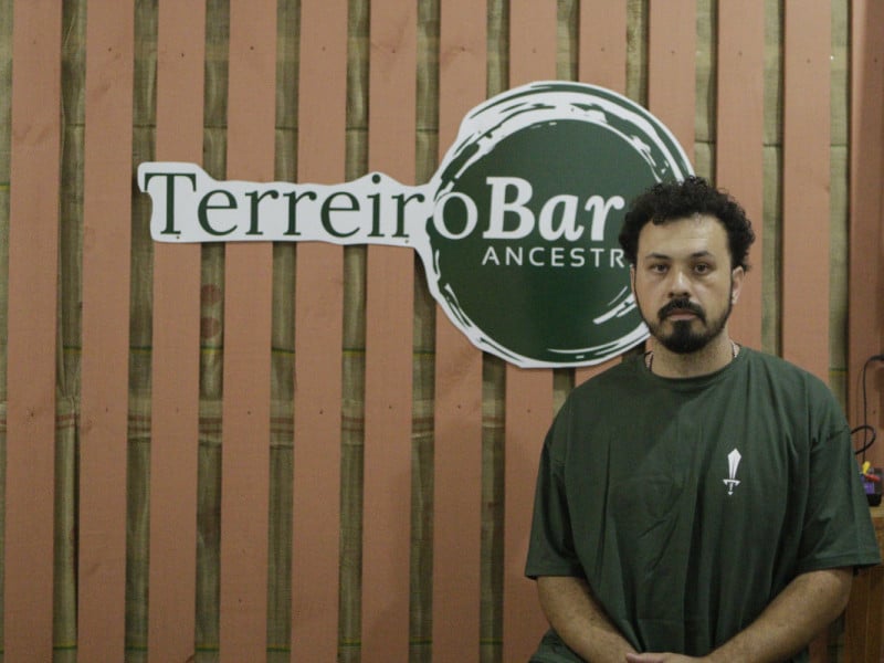 Roger Moraes &eacute; um dos s&oacute;cios do Terreiro Bar Ancestral<br />Foto: FABIOLA CORREA/JC