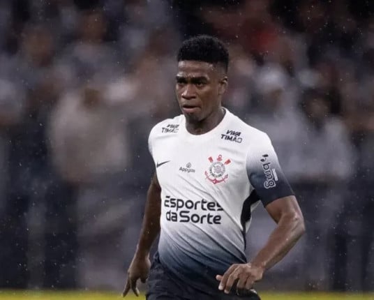 Inter faz investida por zagueiro Félix Torres