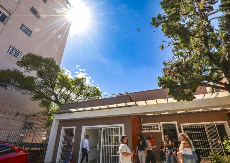 Na rua Jerônimo de Ornellas, uma casa de passagem foi aberta de forma emergencial para mulheres e pessoas LGBTQIA em situação de rua