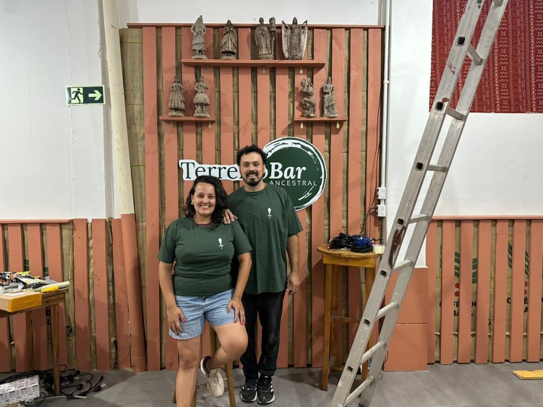 Helena Legunes e Roger Moraes j&aacute; estavam &agrave; frente, a Cervejaria Cabocla, aberta h&aacute; oito anos | TERREIRO BAR/DIVULGA&Ccedil;&Atilde;O/JC
