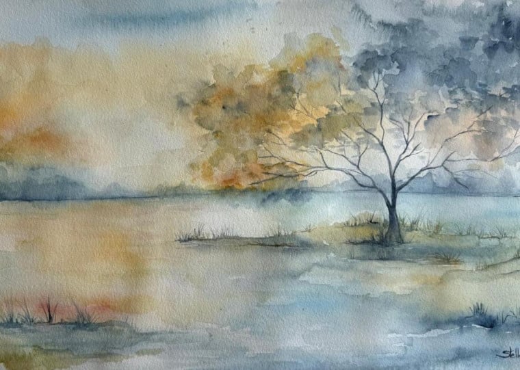 Mostra reúne pinturas, gravuras, fotografias, esculturas e colares em materiais como alumínio e papel machê
