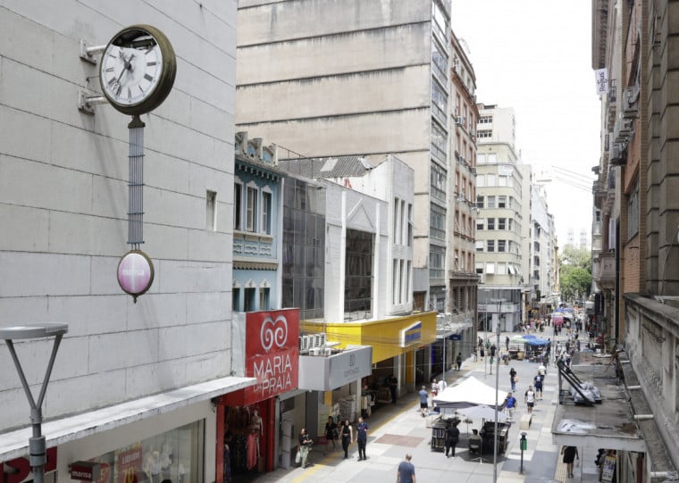 pg3 Relógio quebrado da antiga Casa Masson 