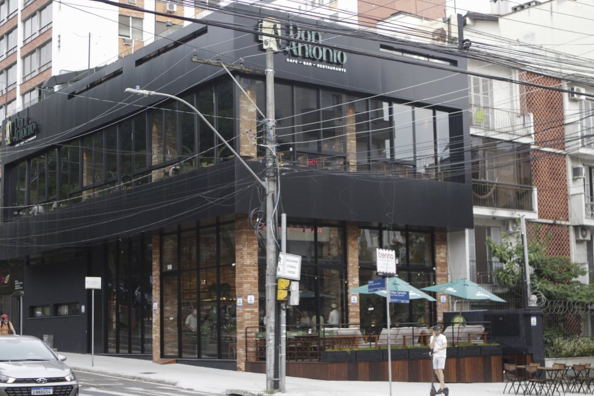 O neg&oacute;cio fica na esquina das ruas Vasco da Gama e Felipe Camar&atilde;o | FABIOLA CORREA/JC