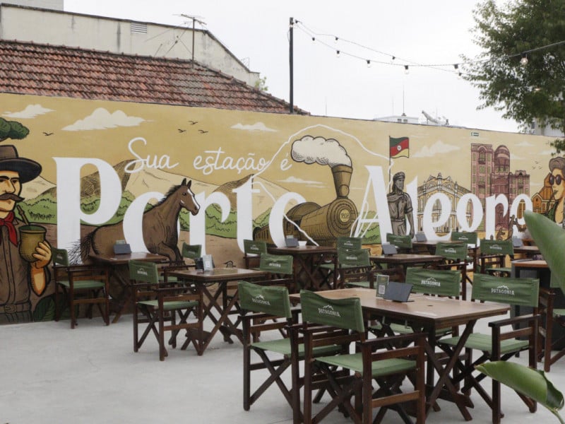 No rooftop, um painel homenageia a chegada do neg&oacute;cio a Porto Alegre<br />Foto: FABIOLA CORREA/JC