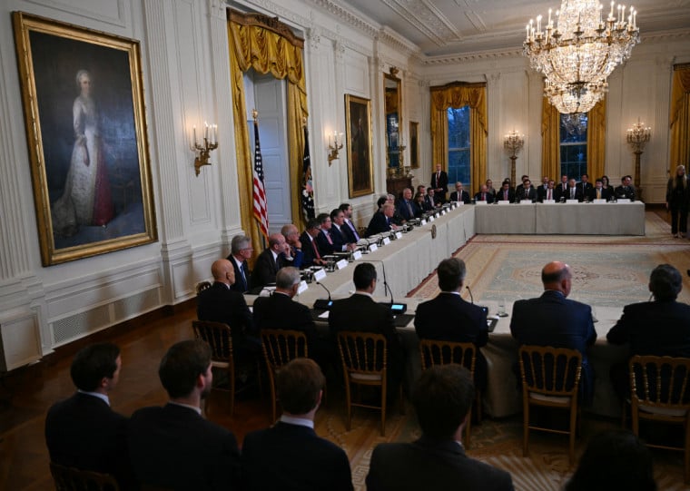 Donald Trump se reuniu na sexta-feira (9) com executivos de petroleiras na Casa Branca