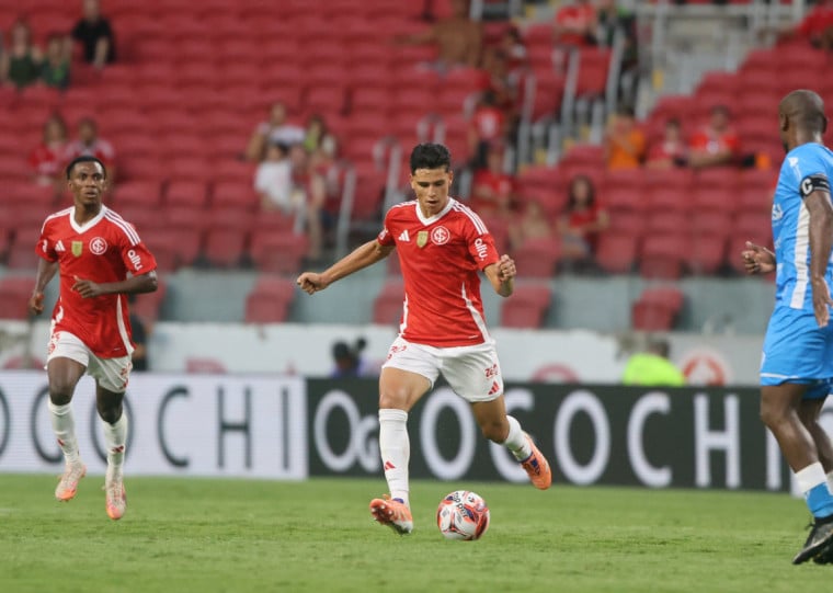 Detaque das categorias de base, João Bezerra fez a sua estreia no time profissional