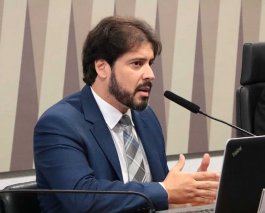 Governo exonera diretor do Dnit suspeito de receber propina em dinheiro vivo do Careca do INSS