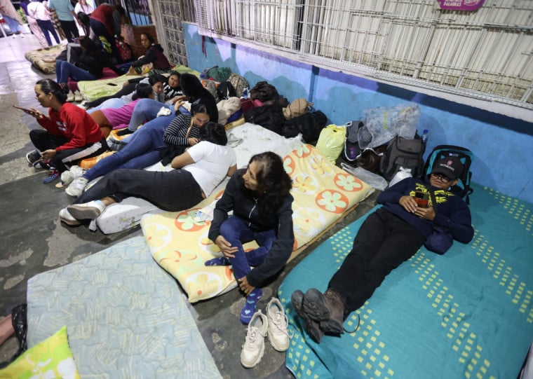 Familiares dos presos aguardavam do lado de fora da pris&atilde;o Rodeo 1 pela soltura dos detidos