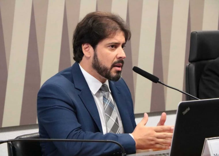  O governo publicou uma edição extra do Diário Oficial às 21h15 do mesmo dia oficializando a exoneração de Marcos Brito