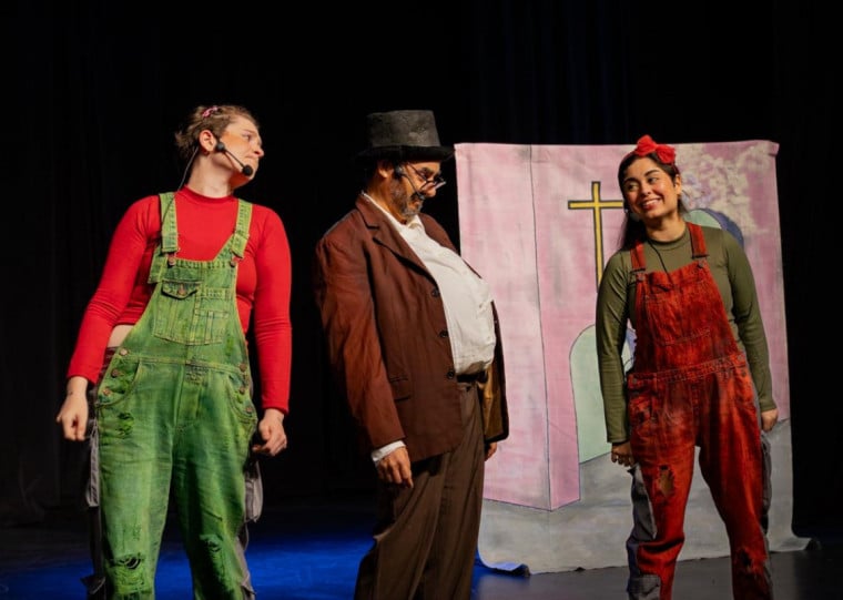 Quem Fica Brabo Primeiro Perde está em cartaz no Teatro Carlos Carvalho