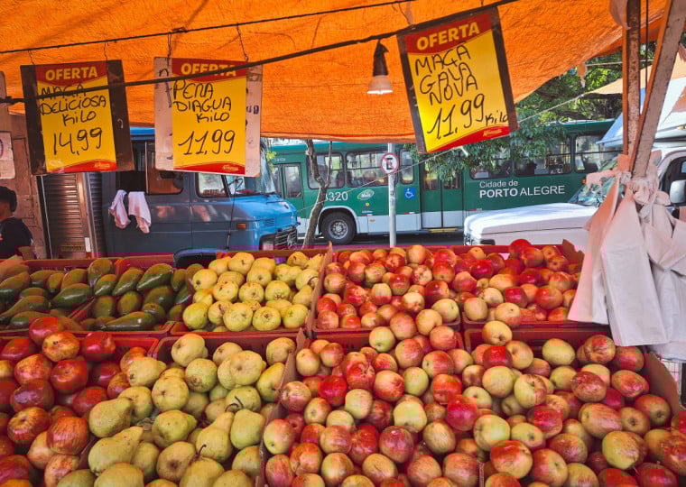 Porto Alegre também registrou queda, indo de -0,04% para -0,11%