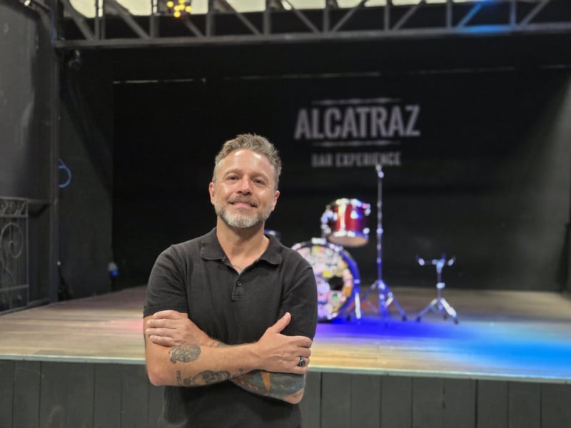 Sandro Macedo, propriet&aacute;rio do Alcatraz Bar<br />Foto: J&uacute;lia Fernandes/Especial/JC