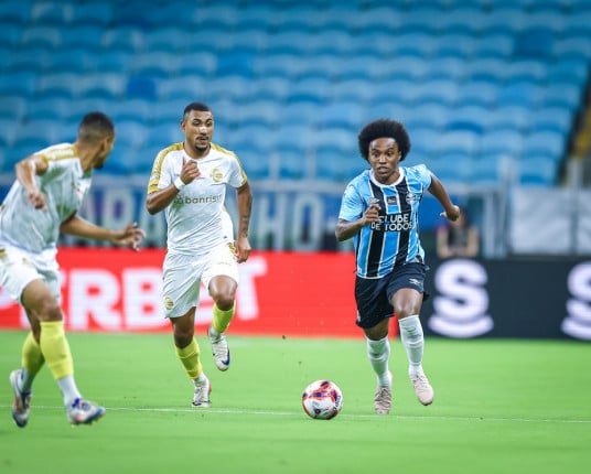Grêmio não se encontra e é derrotado pelo São José na Arena