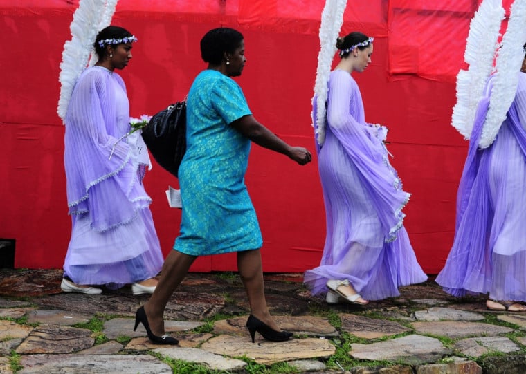 Visitação é aberta com 120 fotografias, de 80 fotógrafos em 20 painéis 
