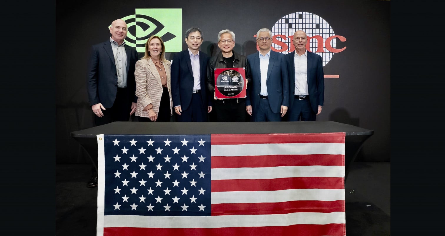 A americana Nvidia e empresa taiwanesa celebraram o primeiro wafer Nvidia Blackwell produzido em solo americano, representando que Blackwell atingiu a produ&ccedil;&atilde;o em massa | Nvidia/Divulga&ccedil;&atilde;o/JC