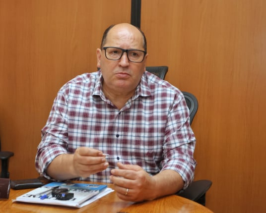 Peres quer promover debate municipalista na Assembleia