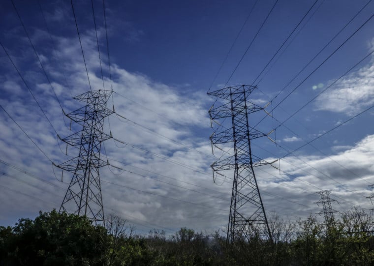 Especialistas apontam que a partir de abril a bandeira já poderia passar à coloração amarela, com custo adicional de R$ 1,885 a cada 100 quilowatts consumidos 