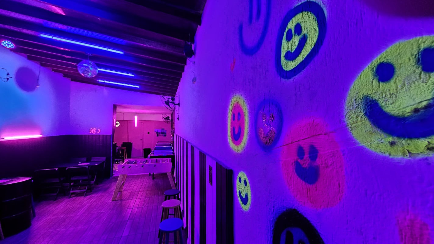 Decora&ccedil;&atilde;o &eacute; inspirada na MTV e na est&eacute;tica dos anos 2000 | Gustavo Marchant/Especial/JC