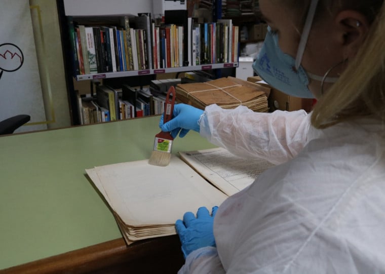 Cerca de 60% dos jornais antigos que estavam arquivados sofrearam algum dando pela tempestada de granizo ocorrida em 2025 