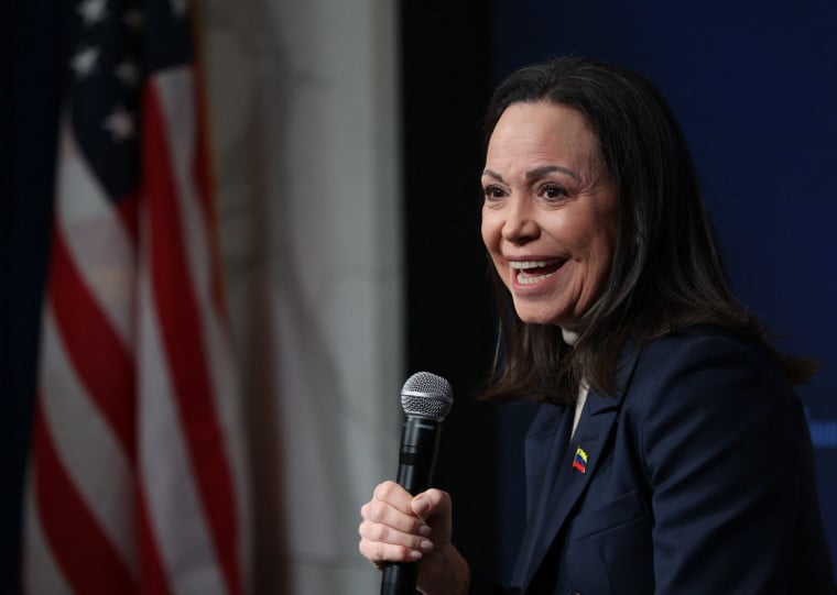 Mar&iacute;a Corina chamou a atual l&iacute;der interina do pa&iacute;s sul-americano de comunista