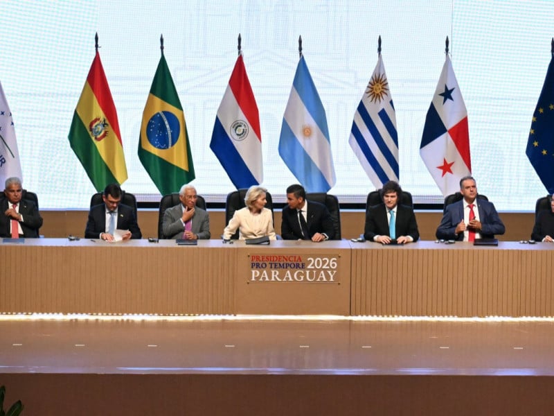 O presidente do Paraguai ainda acenou ao presidente Luiz Inácio Lula da Silva, lamentando sua ausência no evento