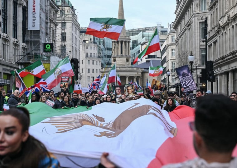 Autoridades locais responsabilizaram os "terroristas e manifestantes armados" pelas mortes de "iranianos inocentes"