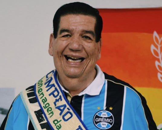 Morre Volmar Santos, fundador da Coligay, aos 77 anos
