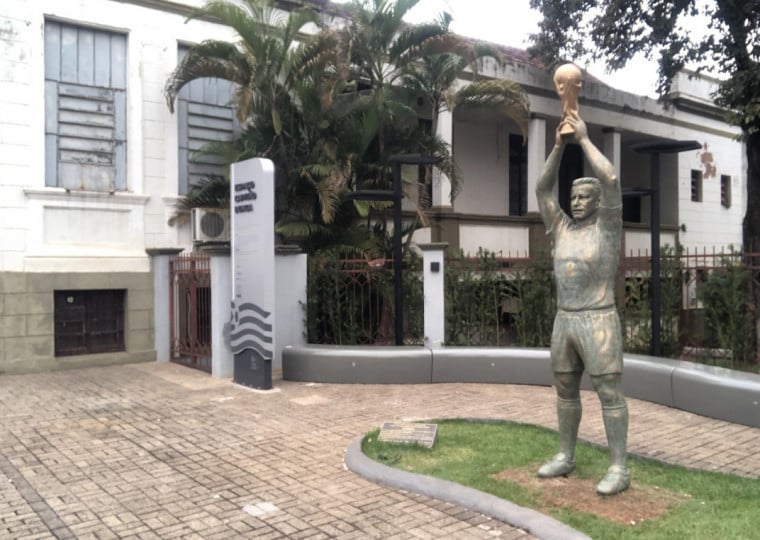 Estátua do jogador Dunga em Ijuí