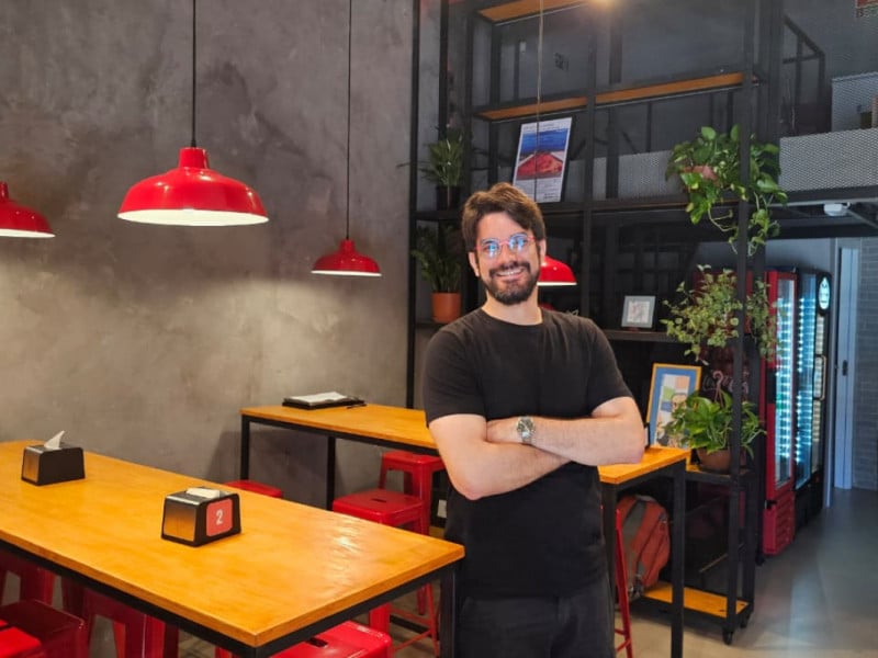  Eric Haddad Parker Guterres &eacute; o empreendedor &aacute; frente do Yuc Dog <br />Foto: J&Uacute;LIA FERNANDES/ESPECIAL/JC