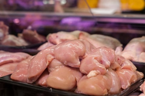 Carne de frango, ovo e frutas registram queda de preço em maio no Rio Grande do Sul
