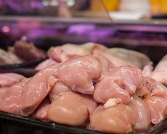 Conflito no Irã ameaça exportações gaúchas de carne de frango