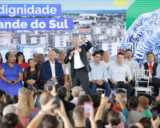 Lula confirma concessão de terreno para terminal de celulose em Rio Grande