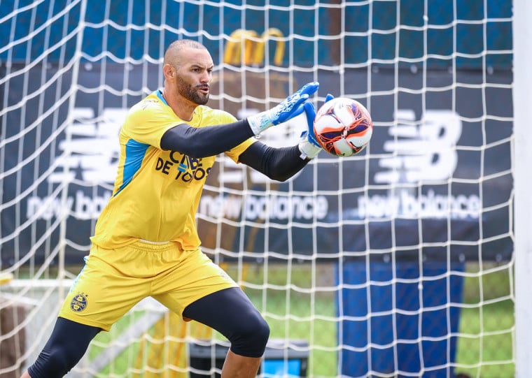 Esta será a única oportunidade do goleiro para demonstrar que pode iniciar contra o rival