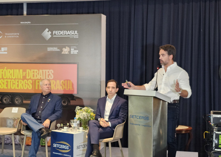 Governador do Estado aposta em parcerias para recuperar a malha viária Governador do Estado aposta em parcerias para recuperar a malha viária