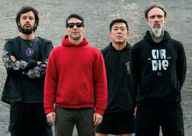 Bandas como Dead Fish precisam se manter permanentemente em turn&ecirc;, j&aacute; que n&atilde;o contam mais com a renda da venda de discos