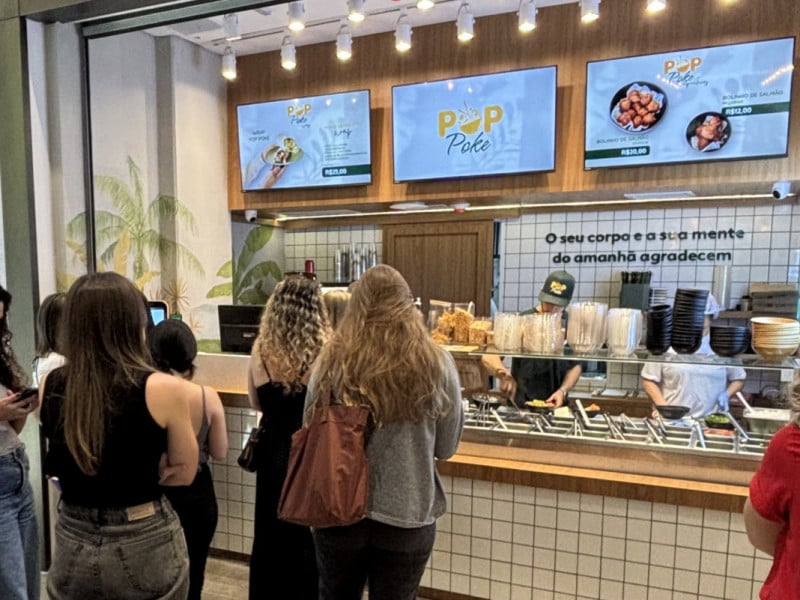 P&uacute;blico pode servir as especiarias de acordo seus gostos<br />Foto: PopPoke/Divulga&ccedil;&atilde;o/JC