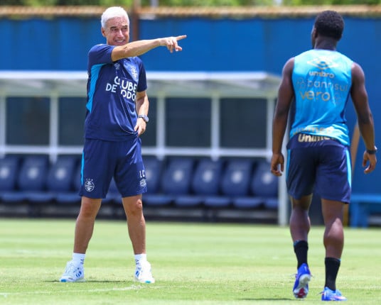 No GreNal 449, Luis Castro deve repetir time que goleou o São Luiz