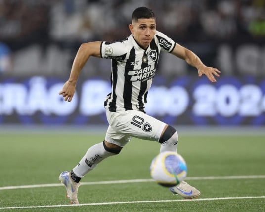 Savarino troca Botafogo pelo Fluminense após figurar na pauta de reforços do Corinthians