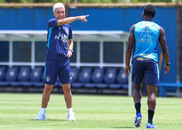 Português fará seu primeiro clássico à frente do Tricolor neste domingo