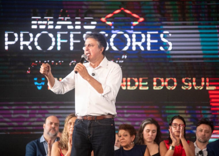 Camilo Santana visitou a Ufrgs na manhã desta quinta-feira (22) 