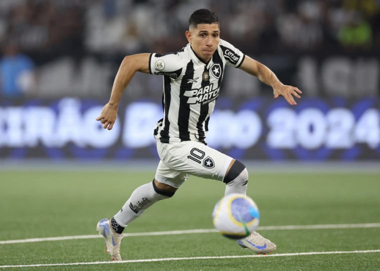 Savarino deixou o Fogão e se apresentou ao rival das Laranjeiras