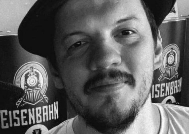 Natural de Igrejinha, Schaefer construiu uma trajetória marcada pelo compromisso com a medicina e com o cuidado aos paciente